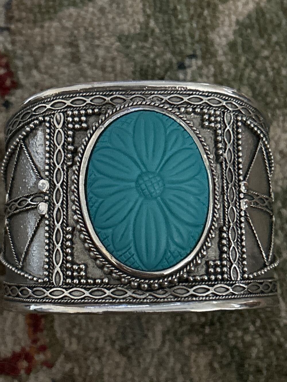 Silver Toned Statebent Bracelet with turqoise colored faux stone